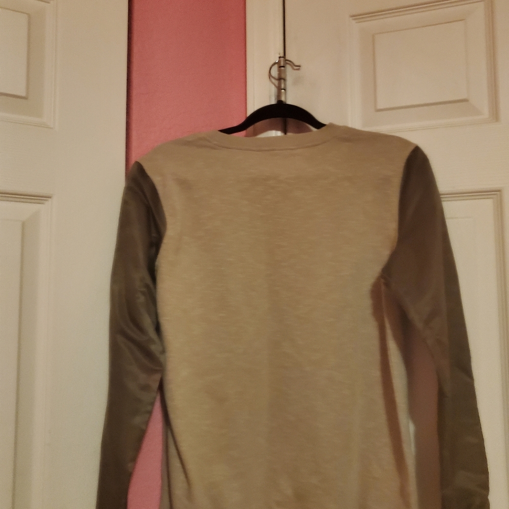 Sweater - Picture 6 of 6